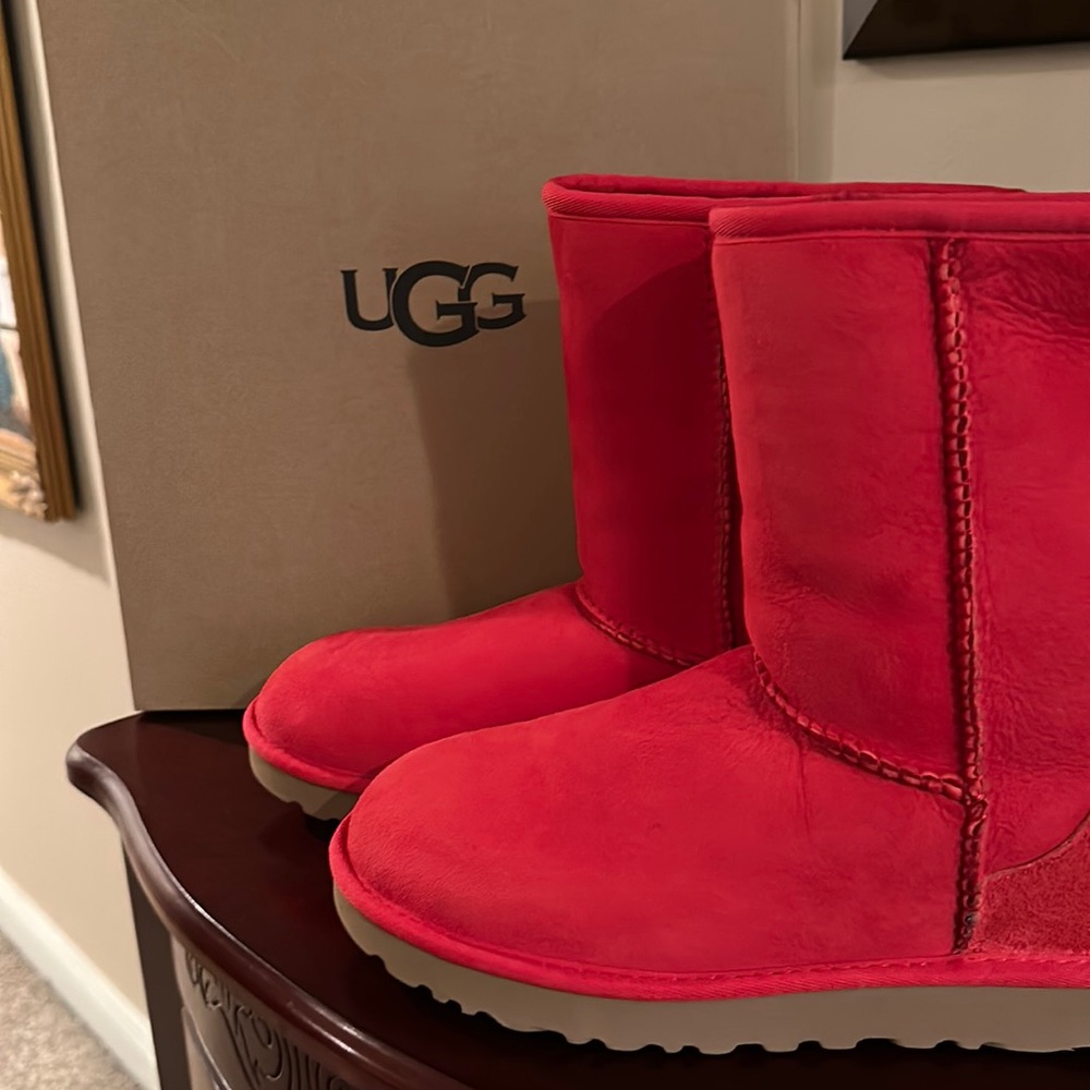Brand New Ugg Wide Victoria Short 11 Red Size 9